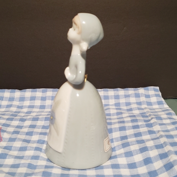 Vintage Lady Porcelain Decorative Bell Blue White 5.25" Tall - Picture 10 of 10